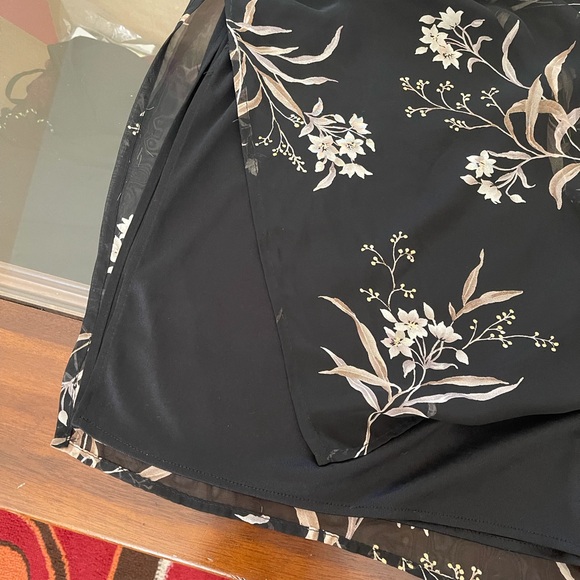 JR Bentley Women’s Floral Maxi Skirt slits size 14 NWOT - Picture 12 of 14